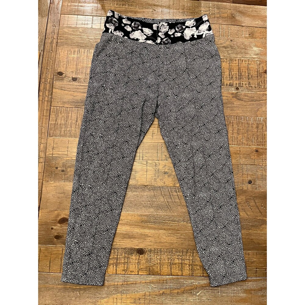 Lululemon Departure Plush Petal Floral Size 4 Black White Jogger Active Golf